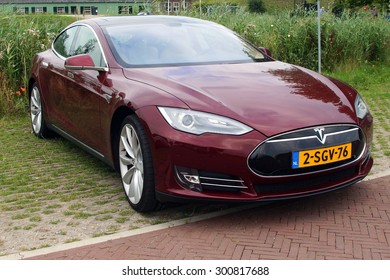 1,015 Tesla car parked Images, Stock Photos & Vectors | Shutterstock