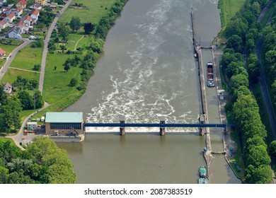 HESSEN, Lock And Weir InTrennfurt On The River Main