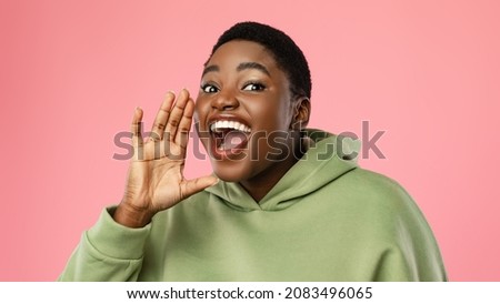 Hey. Joyful African Plus-Sized Lady Shouting Holding Hand Near Mouth Looking At Camera And Announcing Great News And Offers Posing Over Pink Background In Studio. Panorama