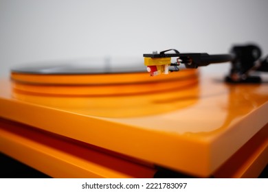 Hi Fi Turntables Needle. Listen To Music In High Quality With Professional Turn Table. Hifi Sound System For Audiophile. 