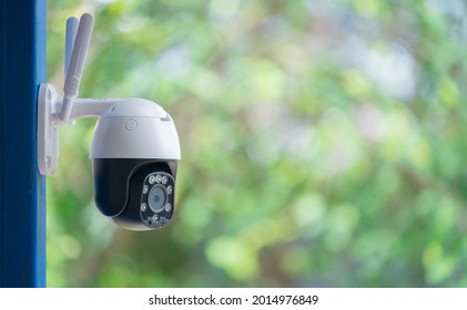 Hi Technology 4G Mini Dome Camera , IP Wireless Connection CCTV Support Motion Detection And Microphone Is Home Security System Concept.