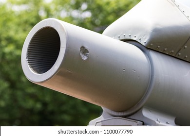 HICKORY, NC, USA-27 MAY 18: The Muzzle Of A Captured German Cannon Setting In The Town Square As A Memorial To The Lives Lost In WW1.