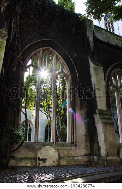 Hidden gem in the heart of London - Saint Dunstan\
in the East Church\
Garden