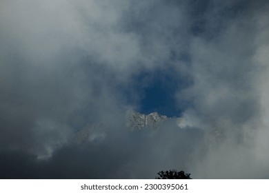 Hide and seek between clouds and mountain
