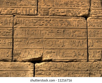 hieroglyphics in luxor temple