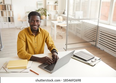 90,030 African Sit With Laptop Images, Stock Photos & Vectors 