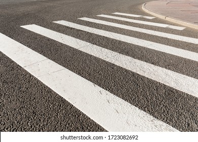 横断歩道 の画像 写真素材 ベクター画像 Shutterstock