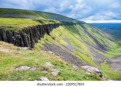 High Cup Nick, U Shaped Valley In North Pennines Area Of Outstanding Natural Beauty, Cumbria, England