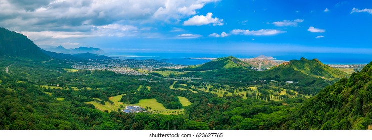 High definition HDR panorama over green mountains and the ocean view from Nu'uanu Pali Lookout in Oahu, Hawaii