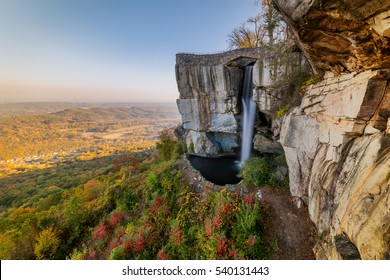 High Falls and Lovers Leap in Rock City in Lookout Mountain, Georgien