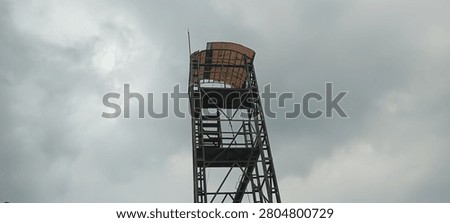 The high flyingfox tower has 3 floors above
