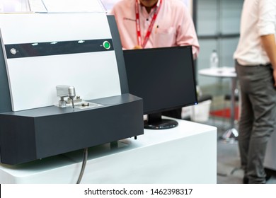 High Precision And Accuracy Spectrometer Machine With Computer Screen For Chemical Composition Of Metal Check And Analysis By Separate And Measuring Wave Range After Spark