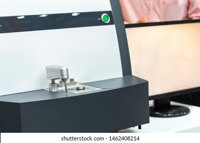 High Precision And Accuracy Spectrometer Machine With Computer Screen For Chemical Composition Of Metal Check And Analysis By Separate And Measuring Wave Range After Spark