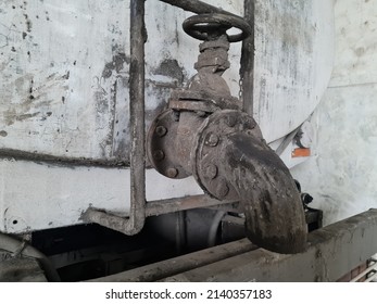 High Pressure Valve From Tankers.big Valve On Tanker Truck