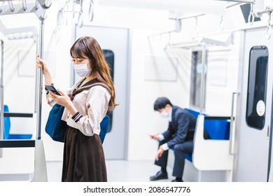 A High School Girl Wearing A Mask On The Train