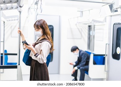 A High School Girl Wearing A Mask On The Train