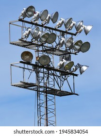 High School Stadium Light Pole With Lamps