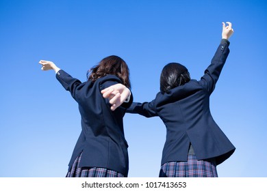 High School Students To Look Up At The Sky