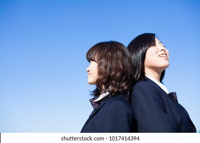 High School Students To Look Up At The Sky