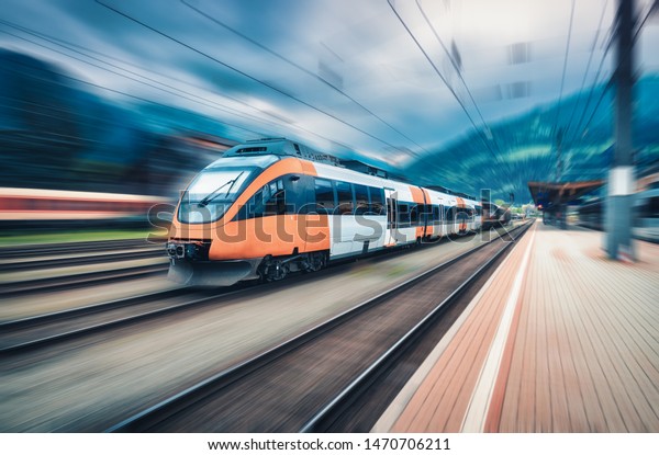 Descubra El Tren Naranja De Alta Velocidad Imagenes De Stock En Hd Y Millones De Otras Fotos Ilustraciones Y Vectores En Stock Libres De Regalias En La Coleccion De Shutterstock Se Agregan Miles De Imagenes Nuevas De Alta Calidad Todos Los Dias