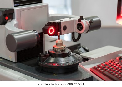 High Technology Tool Presetting Machine Inspection Diameter Radius Center Tool Length By High Accuracy Vision Microscope And Conputer Programing Runout Check, Cutting Flute Check Corner Radius Check