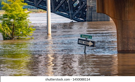 High Tide Flood Of Mississippi River In Saint Louis - SAINT LOUIS. MISSOURI - JUNE 19, 2019