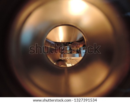 High vacuum analytical chamber with sample inside