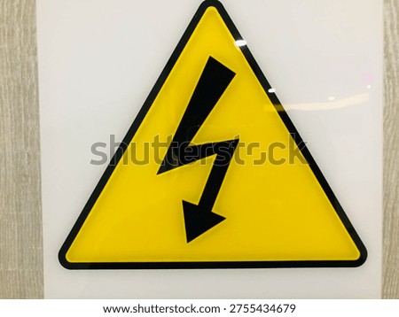 High voltage warning symbol with lightning icon, electrical hazard sign, danger electricity concept, safety and risk awareness. 