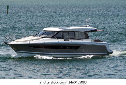 Cabin Cruiser Images Stock Photos Vectors Shutterstock