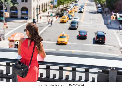 Highline Park NYC, New York City. Woman Tourist In Manhattan Walking On The High Line Watching Street, Summer Travel Vacation. People In Manhattan, New York City, USA.