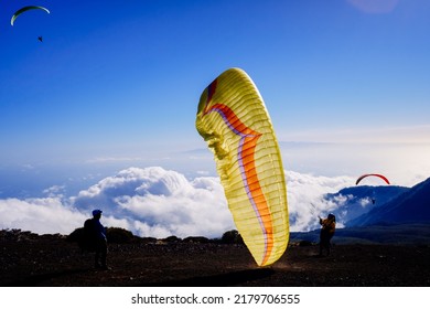 High-risk sports like parachute paragliding unleash adrenaline and excitement.