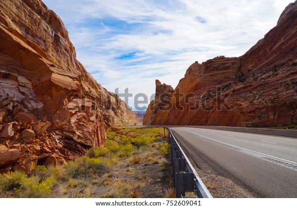  Highway Through\
the Red Rocks of Utah