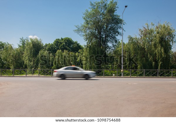 Highway Transport flow Speed Sunny day\
Traffic flow on highway during rush hour on sunny hot day. Highway\
is multi-lane highway and major intracity\
freeway