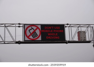 Highway vms traffic LED variable massage sign, traffic LED vms display board with skay background