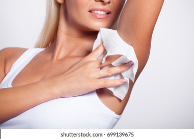 Higiene - Young Woman Wiping The Armpit With Wet Wipes, Perspiration, Sweat