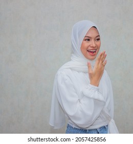 Hijab Woman Smiling Happily With Minimalist Outfit, Plered Cirebon, West Java Indonesia