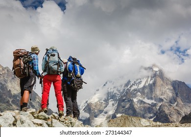 13,083 Group Of People On Trek Images, Stock Photos & Vectors ...