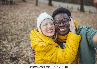 Hiking  - Active Young Couple In Love. Couple Taking Self-portrait Picture On Hike. Happy Romantic Interracial Couple. Cute Young Couple Of Millennial Or Generation Z Adventurers Or Travellers