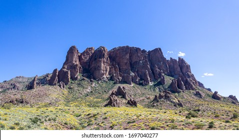Hiking Along The Lost Dutchman State Park