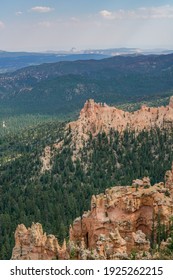 Hiking In Bryce Canyon National Park In Bryce Canyon City, Utah