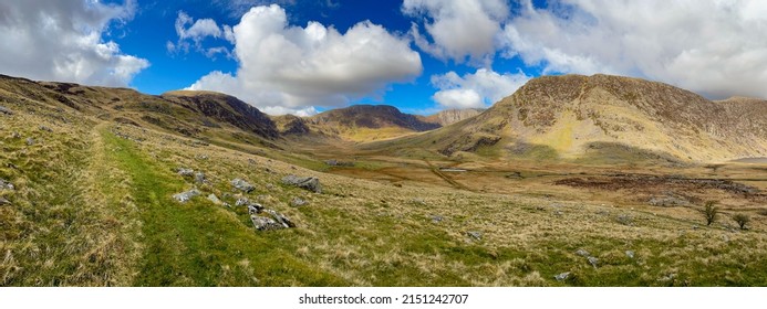 Hiking In The Carneddau, Snowdonia 