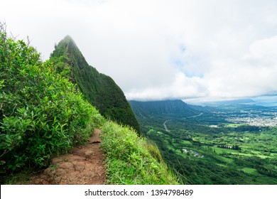 Hiking Trail In Maui, Hawaii With Amazing View