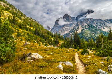 Hiking Trail Thgrough The Beautiful Cascade Canyon - Grand Tetons