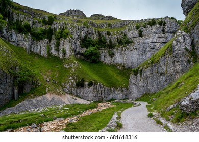 Hiking In The Yorkshire Dales National Park