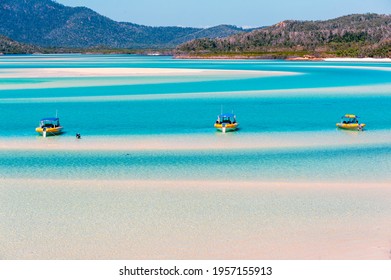 Hill Inlet, Whitsunday Island, Queensland, Australia - Jul 23, 2018: Inflatable Yellow Dive Boats Moored On The Sandbanks In Clear Blue Water At Hill Inlet Under A Clear Sky. Patterns In The White Sand.