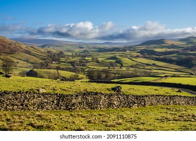 Hill walking the Norber Eratics around Austwick in Craven in  the Yorkshire Dales - Shutterstock ID 2091110875