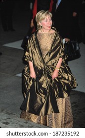 Hillary Clinton In Oscar De La Renta At Metropolitan Museum Of Art Costume Institute Gala, NY 4/23/2001