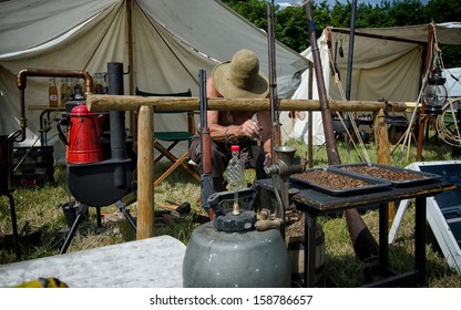 Hillbilly Moonshine Whiskey Still