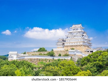 Himeji Castle, Hyogo Prefecture, has been selected as one of Japan's 100 best castles and is registered as a World Heritage Site.