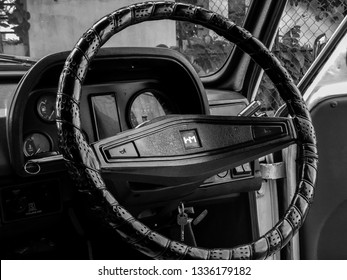 Hindustan Motors - Hindustan Ambassador - Steering Wheel [Chennai, Tamil Nadu, India - April 10, 2013]